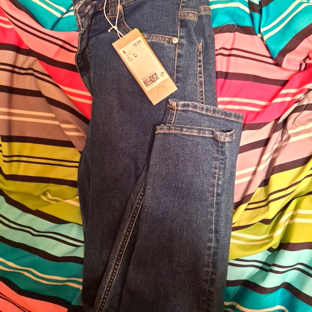 Blue skinny jeans never wore